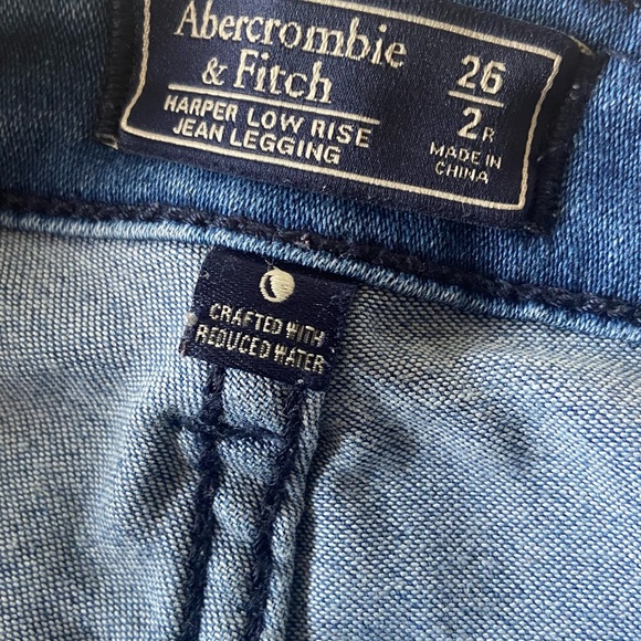 4 for $20 🖤 Abercrombie & Fitch Harper Low Rise Jegging - Picture 2 of 4